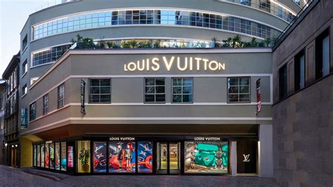 louis vuitton montenapoleone|via montenapoleone boutiques.